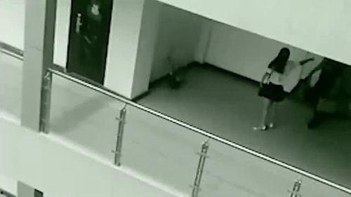 监控拍下的吃瓜视频怎么看,吃瓜群众的欢乐时光