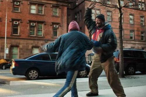 美国黑人回国吃瓜视频,引发网友热议