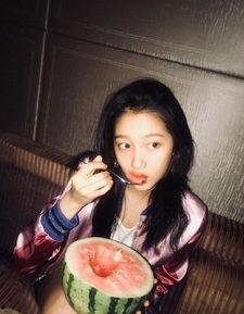 吃瓜收藏美女图片视频,揭秘吃瓜群众收藏的绝色影像  第2张