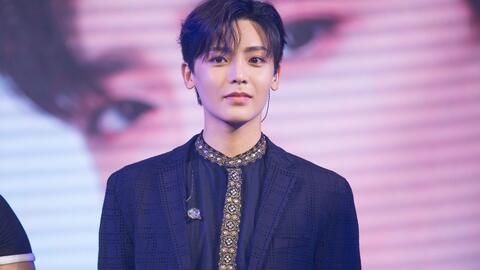 侯明昊吃瓜照片大全视频,照片大全视频揭秘明星日常  第3张