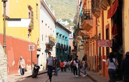 古城吃瓜原视频,揭秘古都美食背后的故事  第2张